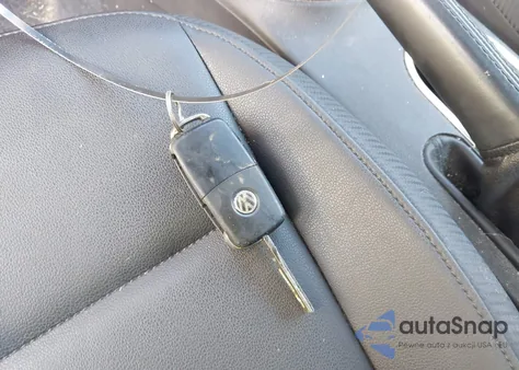 2013 Volkswagen Beetle 2.5L из США, поврежденный, VIN 3VW5X7AT3DM831303